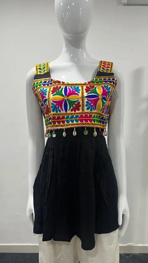 Trending Navratri Short Top 2026 3