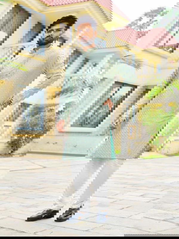 Royal Look Men’s Festive Kurta set with Sequins Work