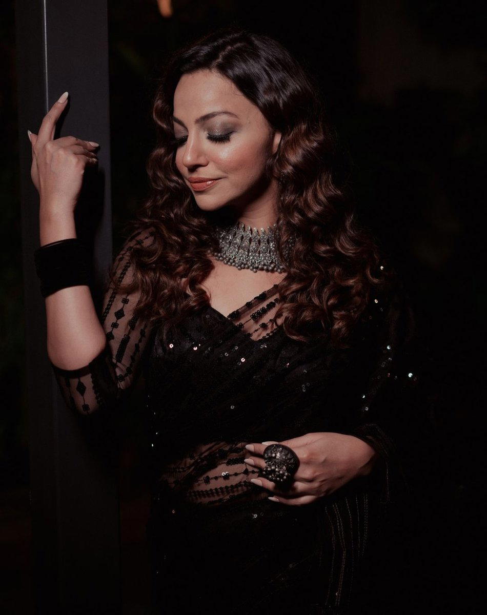DF 3332 BY DF DESIGNER BOLLYWOOD NET SAREE WHOLESALER IN INDIA 1