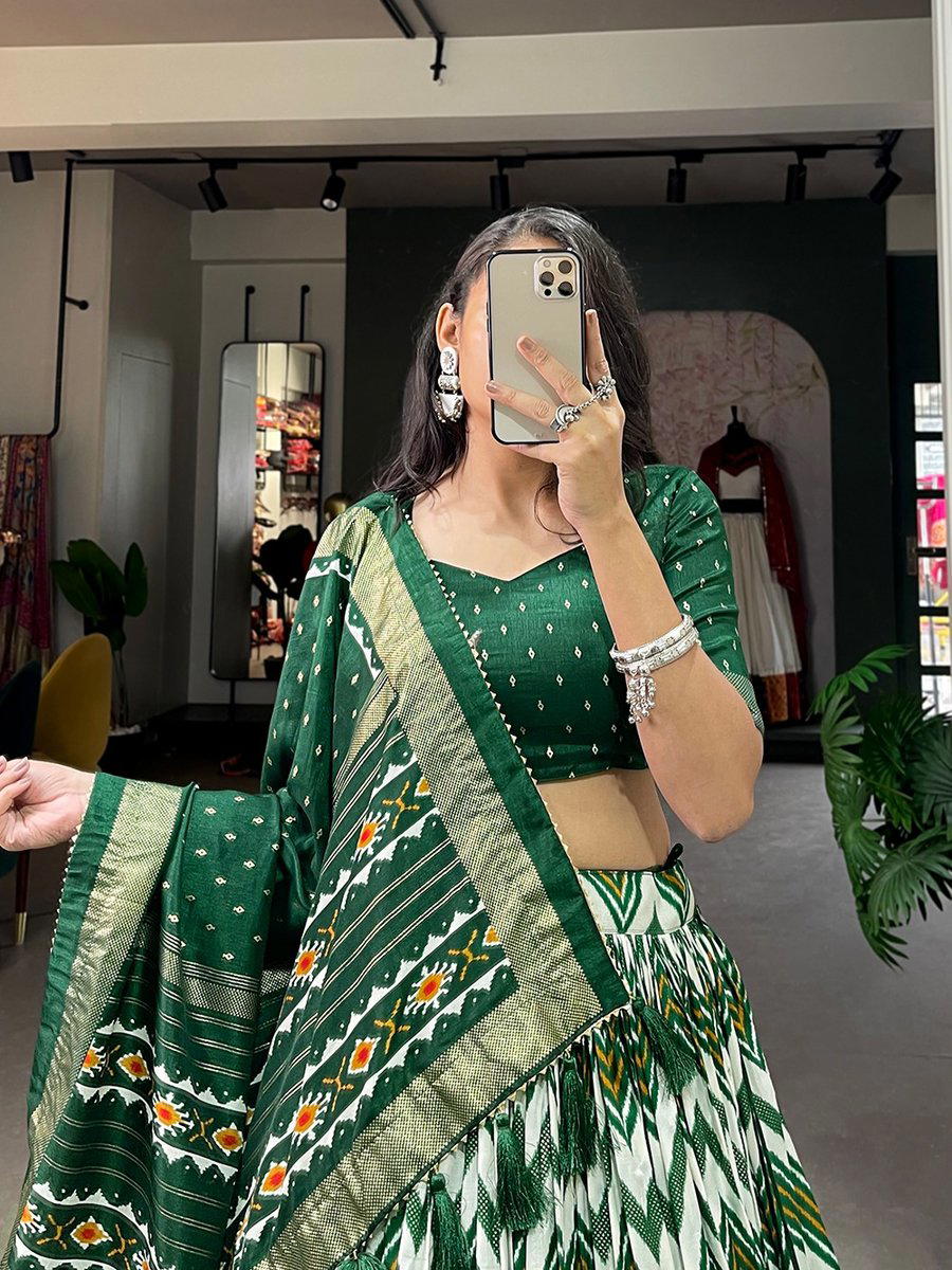 AAWIYA 1683 TRADITIONAL SILK LEHENGA CHOLI WHOLESALER IN SURAT 1