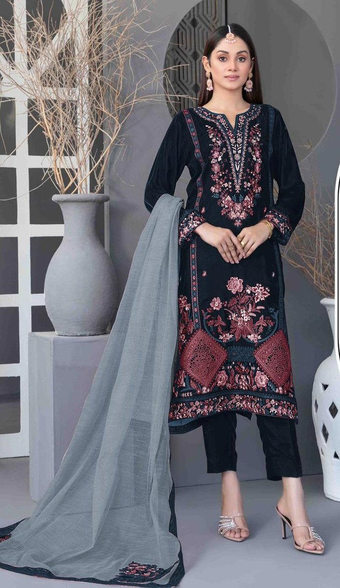 DN 4226 BY MAH E ROOH DESIGNER PAKISTANI VELVET SALWAR SUIT WHOLESALER IN SURAT 1