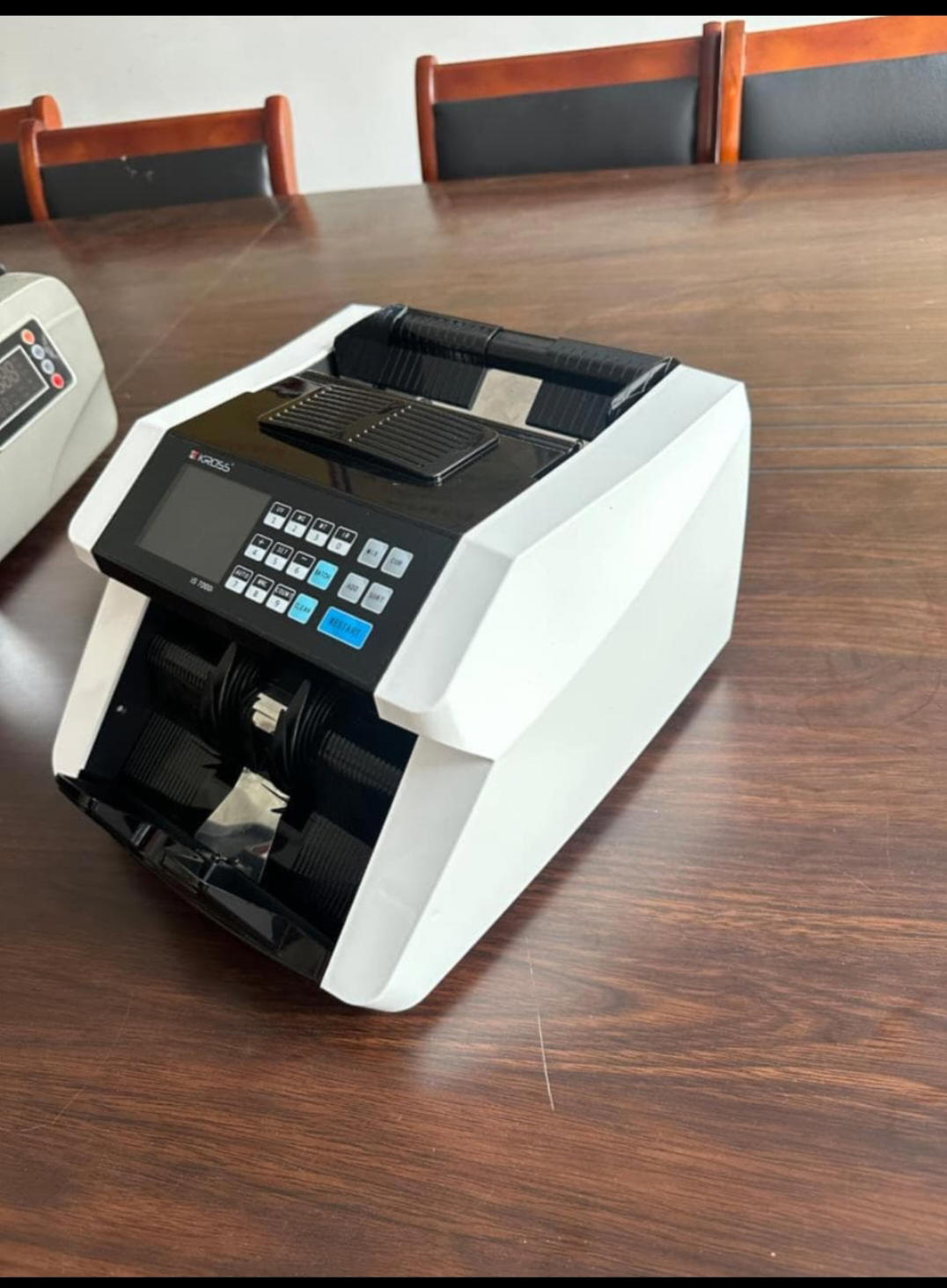 Bankos-IS8000i Mix Note Counting Cum Sorting Machine 1