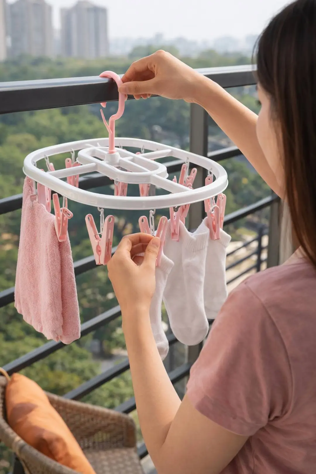 16 Clip Oval Socks Hanger (Imported) 1