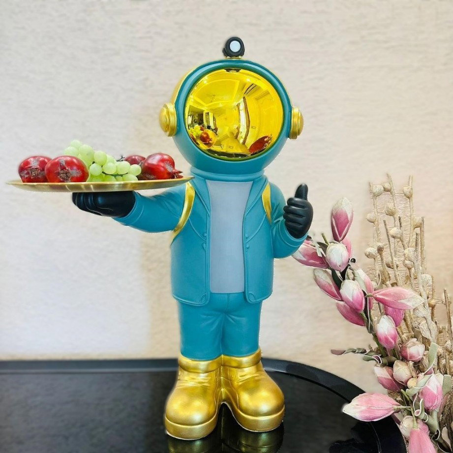 Astronaut With Tray 5