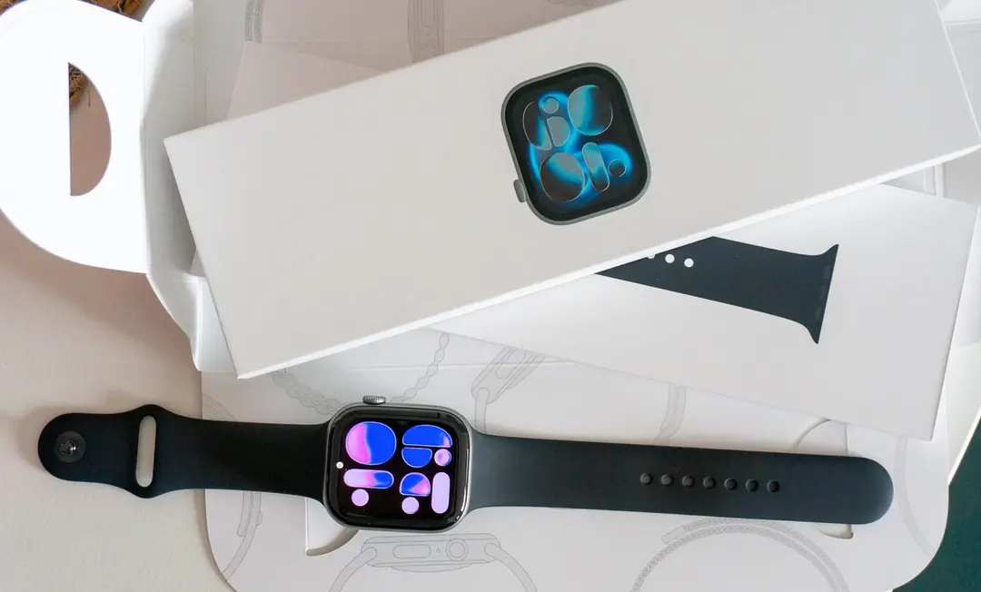 APPLE SERIES 11 WITH LOGO 1