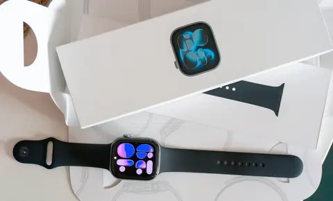 APPLE SERIES 11 WITH LOGO