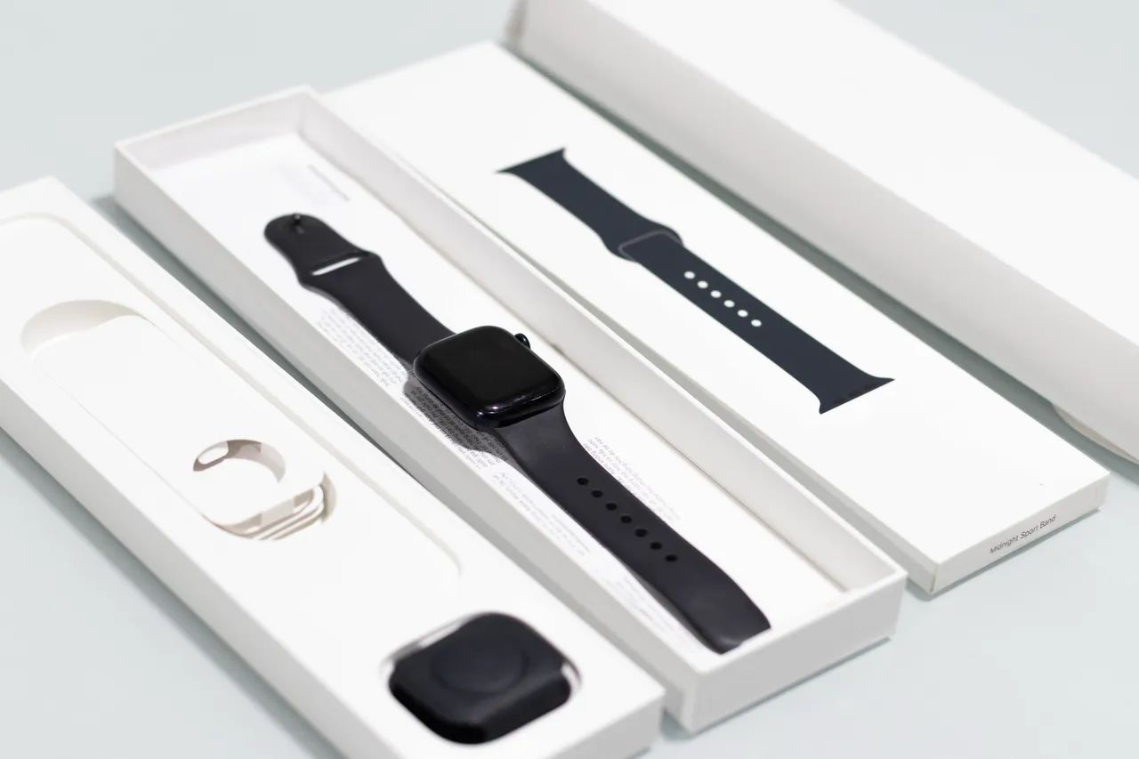APPLE SERIES 11 WITH LOGO 2